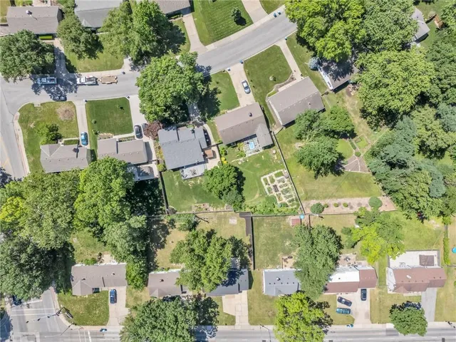 $394,000 | 4709 West 75th Street, Prairie Village, KS 66208