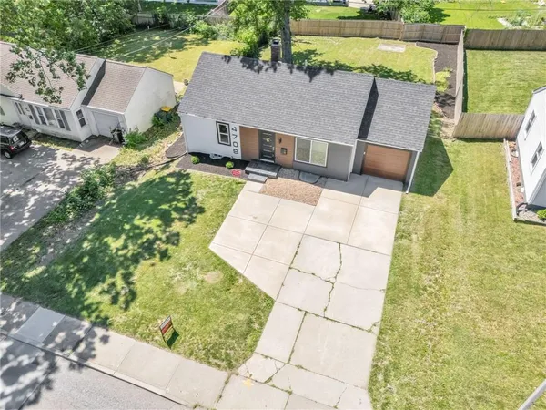 $385,000 | 4709 West 75th Street, Prairie Village, KS 66208