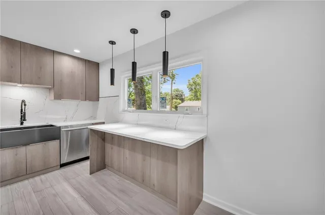 $394,000 | 4709 West 75th Street, Prairie Village, KS 66208