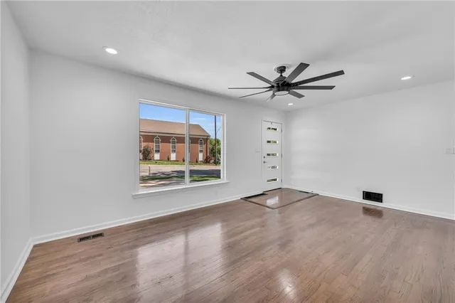 $394,000 | 4709 West 75th Street, Prairie Village, KS 66208