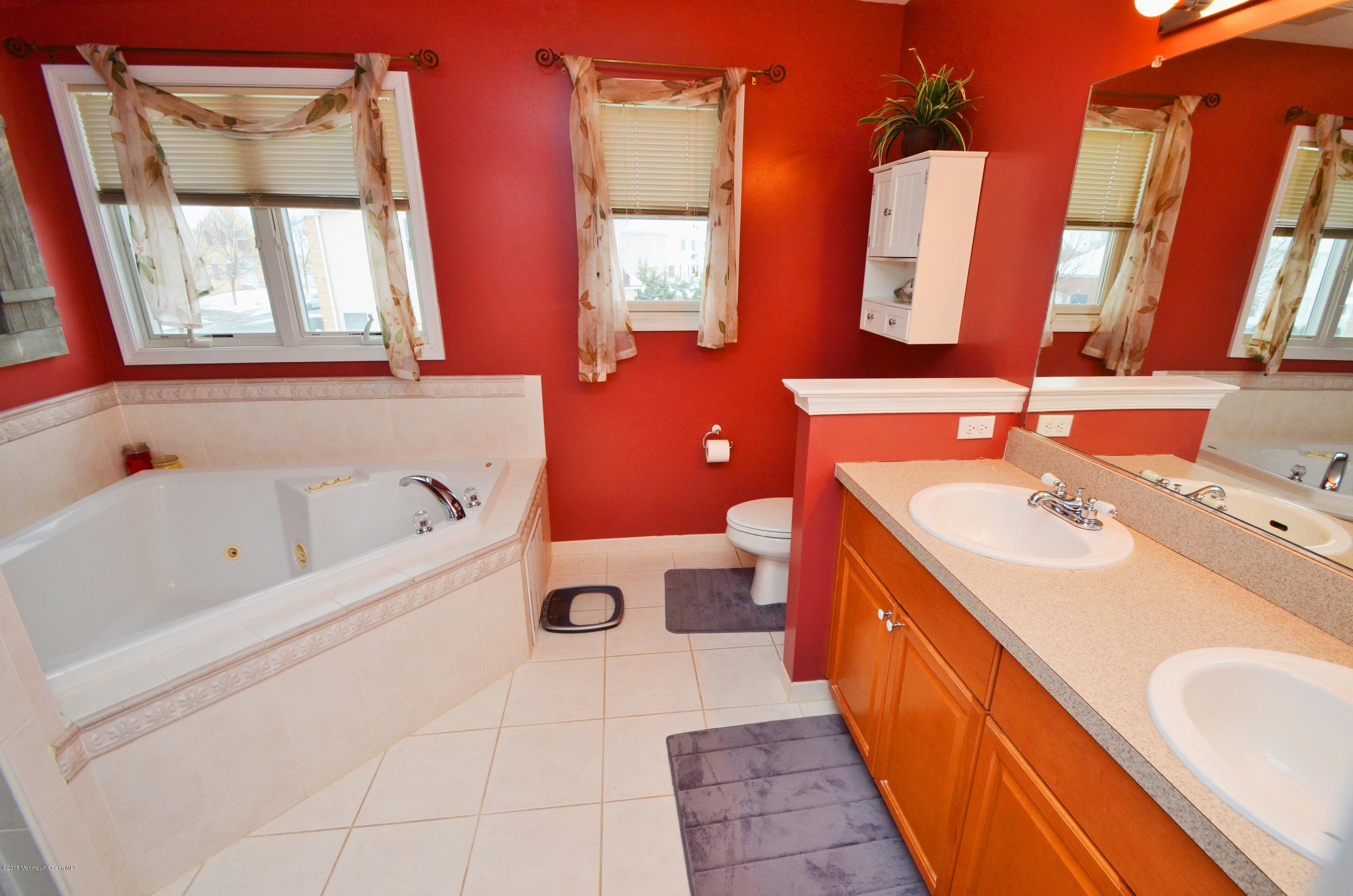 20 Lernard Road Manalapan, NJ 07726 - Photo 17 of 24 Master Bath