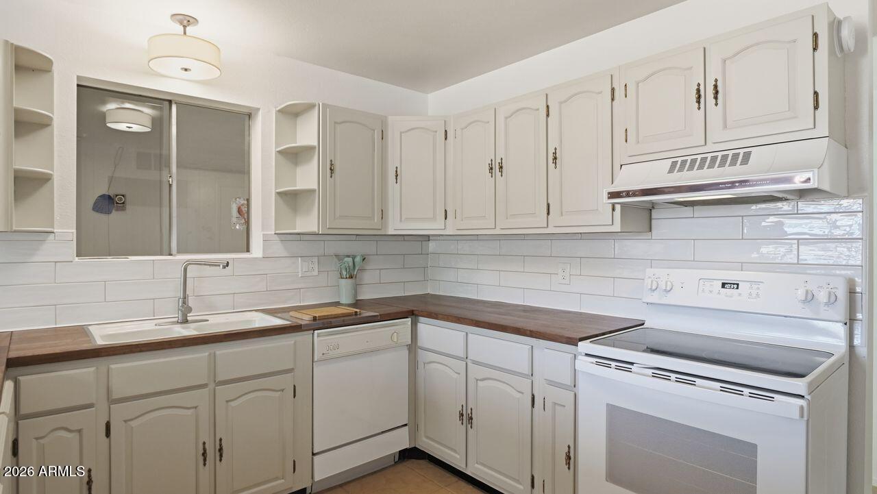 3555 East Rimrock Drive Rimrock, AZ 86335 - Photo 13 of 43 Kitchen