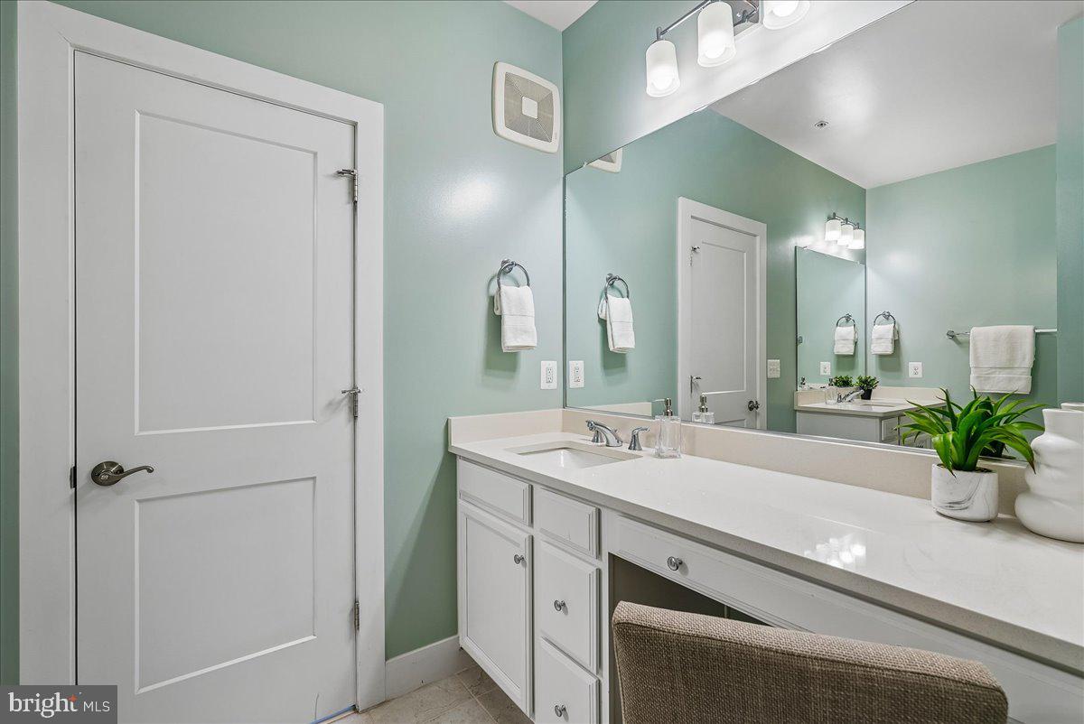 1658 Bandit Loop, Unit 2B Reston, VA 20190 - Photo 19 of 43 2nd vanity in primary bath.