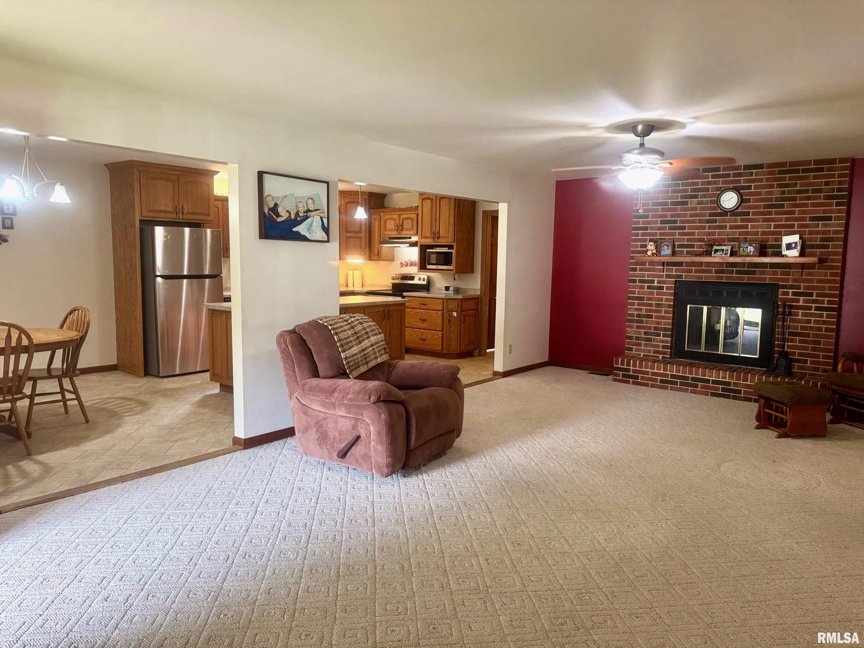 2222 Ravens Point Quincy, IL 62305 - Photo 2 of 17 Gallery Image 2