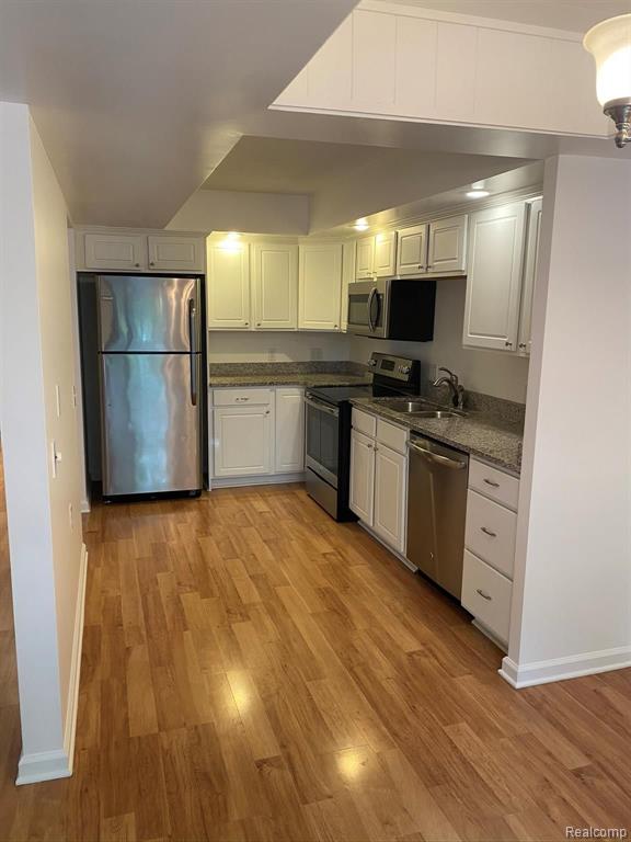 205 East Jolly Road, Unit 8 Lansing, MI 48910 - Photo 2 of 23