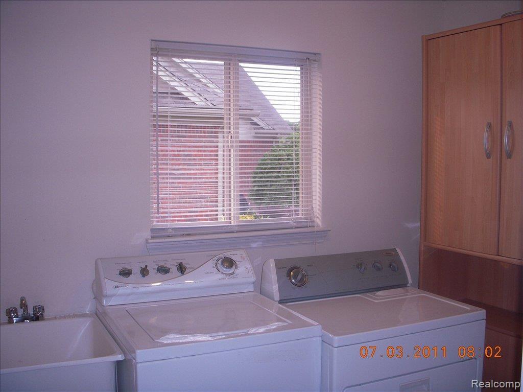 55393 Raspberry Drive Macomb, MI 48042 - Photo 17 of 17 Laundry Room