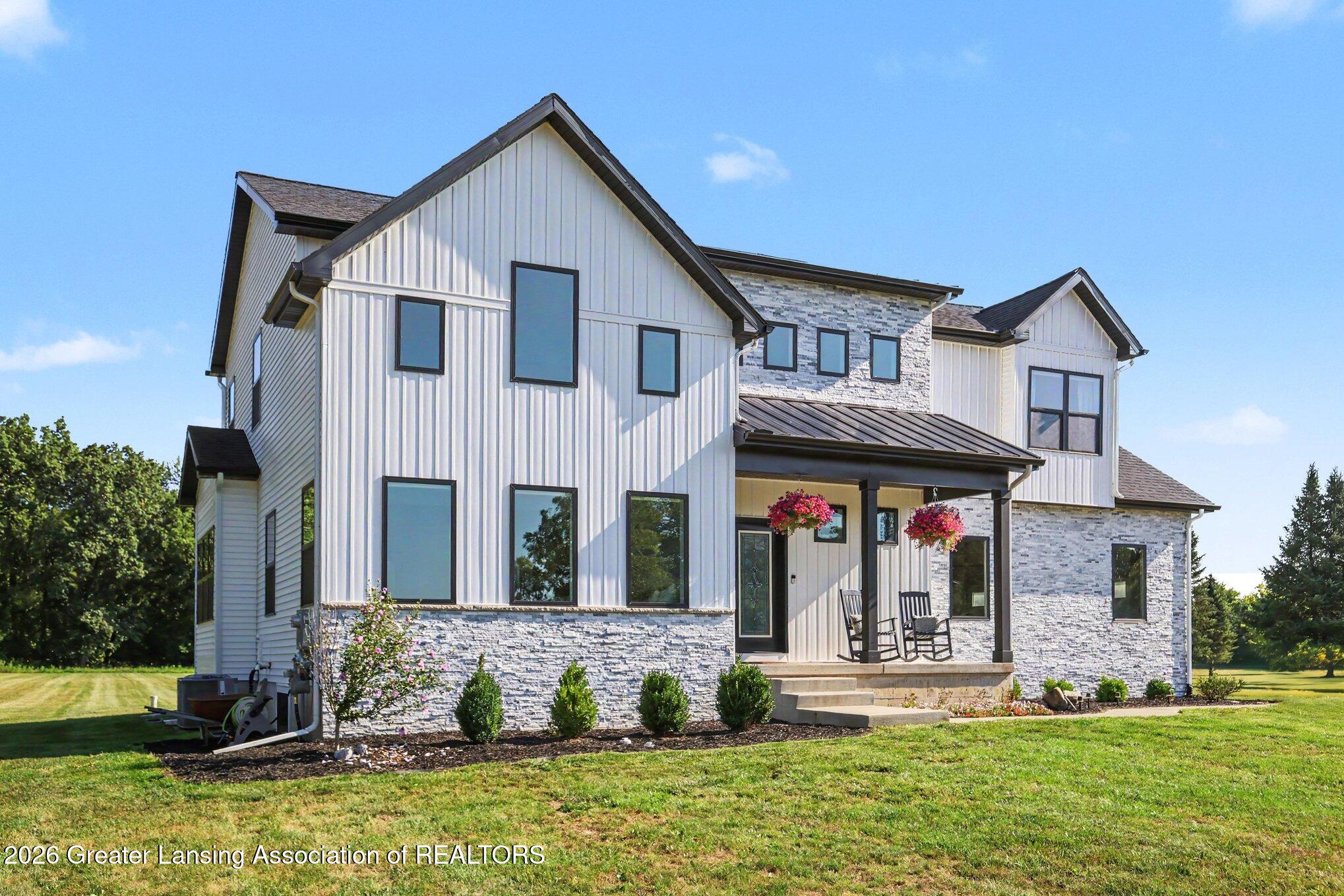 5732 McCue Road Holt, MI 48842 - Photo 4 of 40 004_file_5563