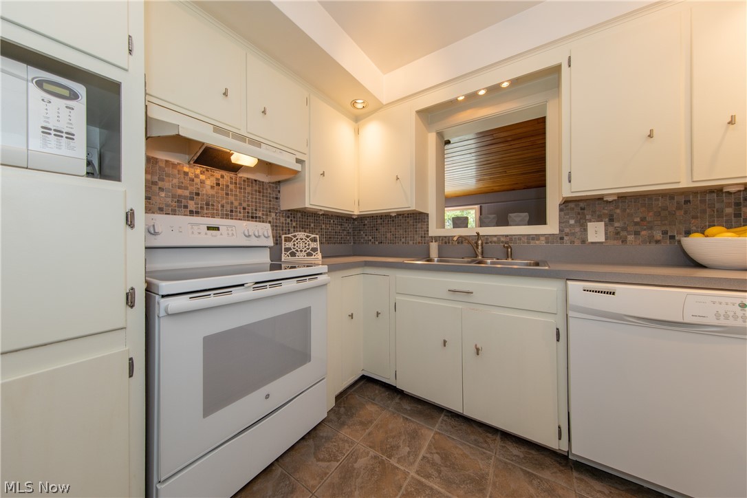 4960 Glenlyn Road Cleveland, OH 44124 - Photo 8 of 26