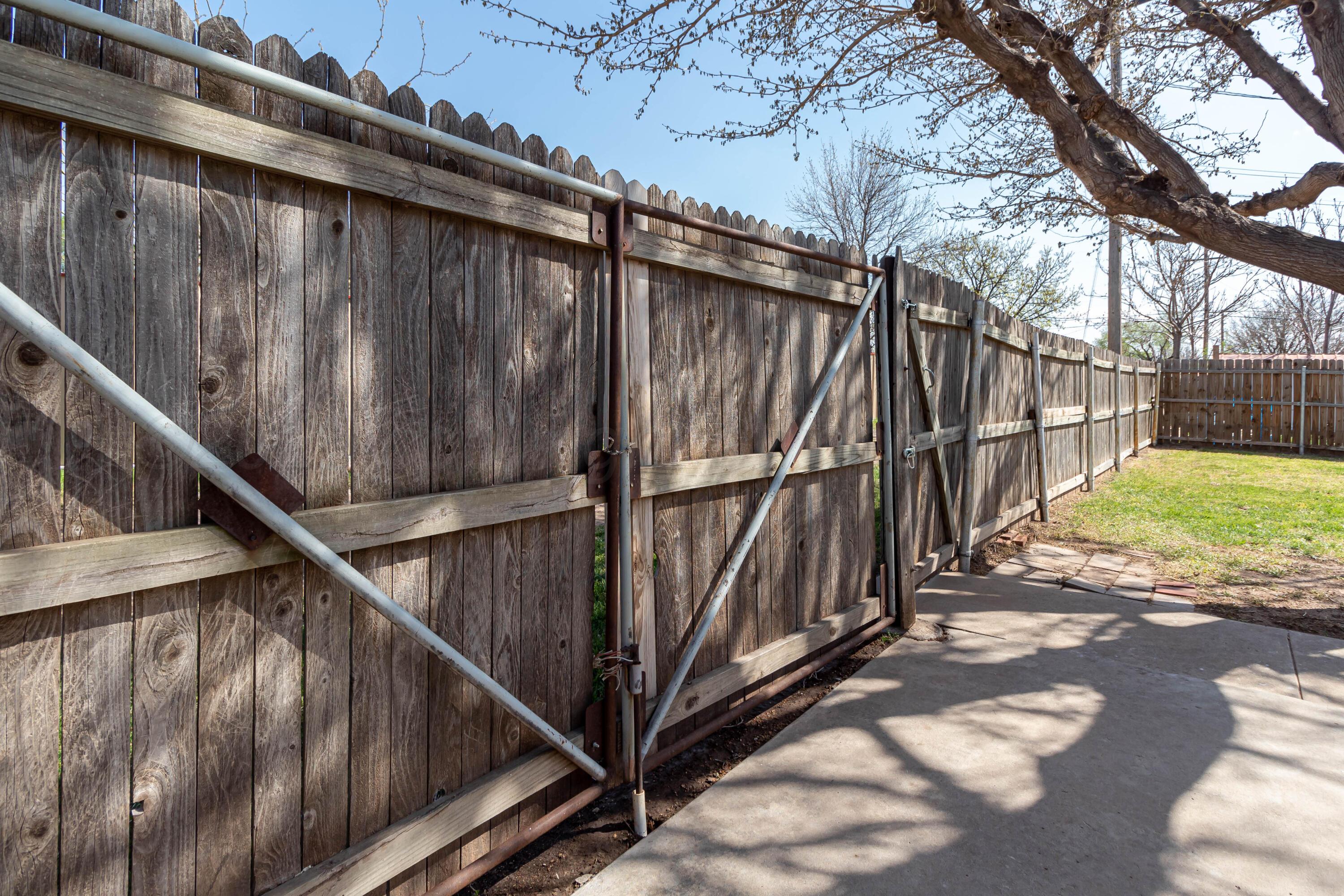 5207 Tumbleweed Drive Amarillo, TX 79110 - Photo 15 of 19 a view of entryway with wooden floor