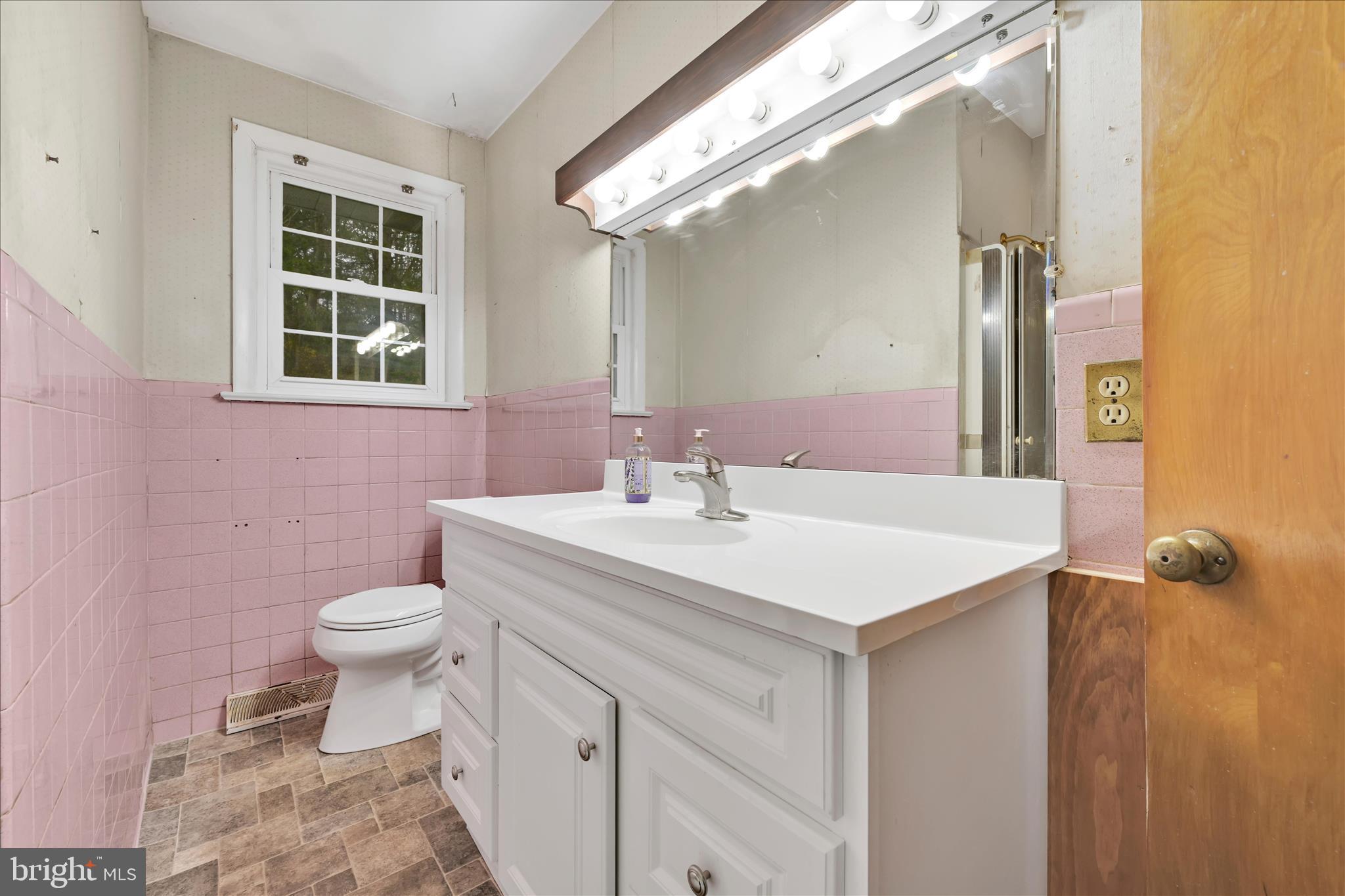 444 North Heidelberg Road Robesonia, PA 19551 - Photo 25 of 59 a bathroom with a sink toilet and mirror