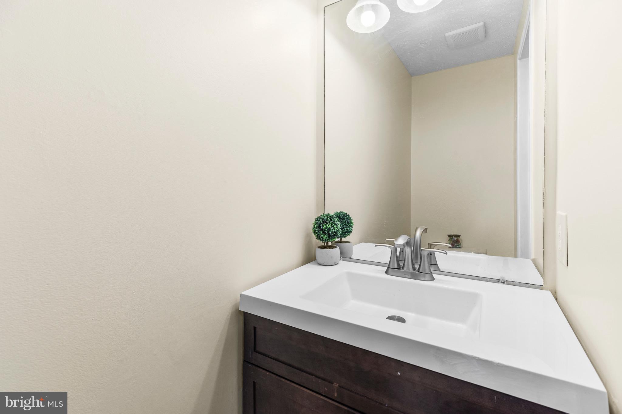 7451 Lone Star Road Lorton, VA 22079 - Photo 8 of 34 Gallery Image 8