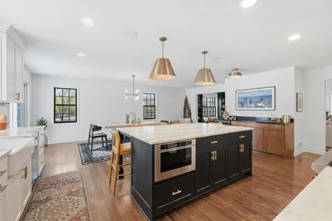 $2,250,000 | 225 Broadway Avenue North, Wayzata, MN 55391