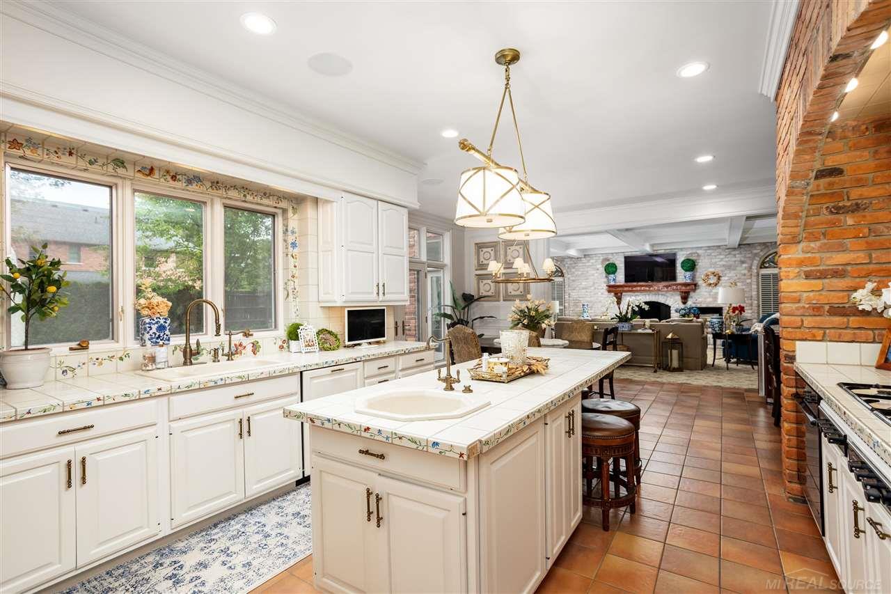 1 Provencal Road Grosse Pointe, MI 48236 - Photo 18 of 87 50093693-17.JPG