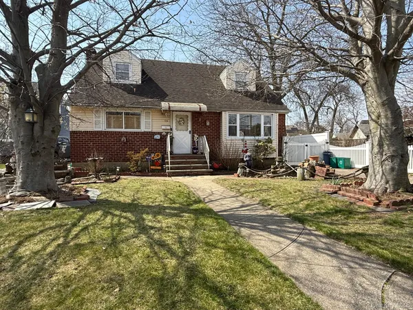 $699,000 | 75 Denton Avenue, Lynbrook, NY 11563