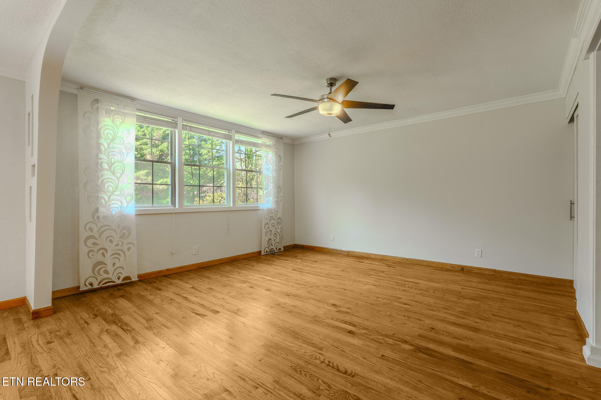 805 Wesley Road Northwest Knoxville, TN 37909 - Photo 14 of 32 805 Wesley Road-Family Room 05-01-26