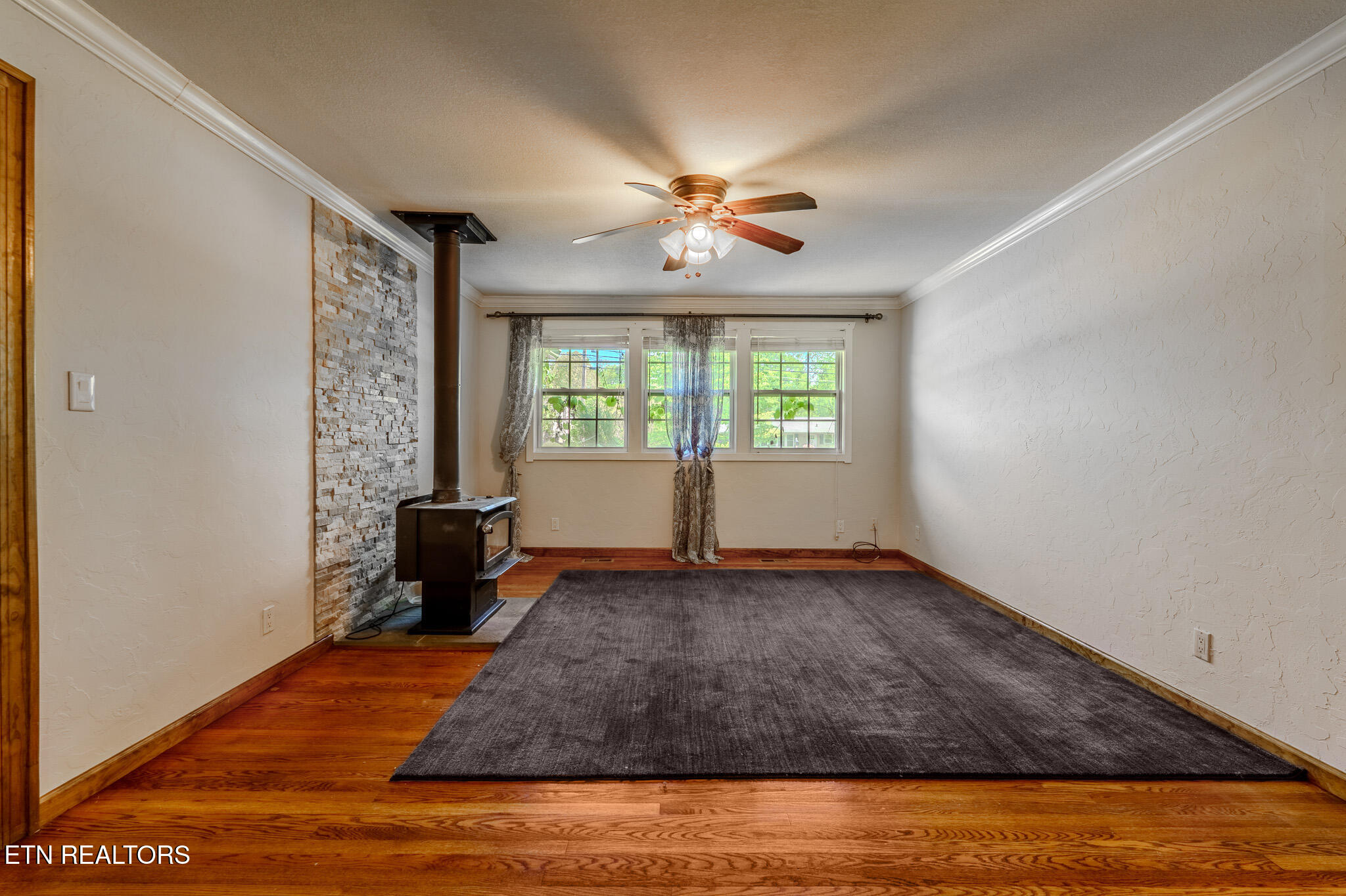 805 Wesley Road Northwest Knoxville, TN 37909 - Photo 17 of 32 805 Wesley Road-Living Room-Woodburning