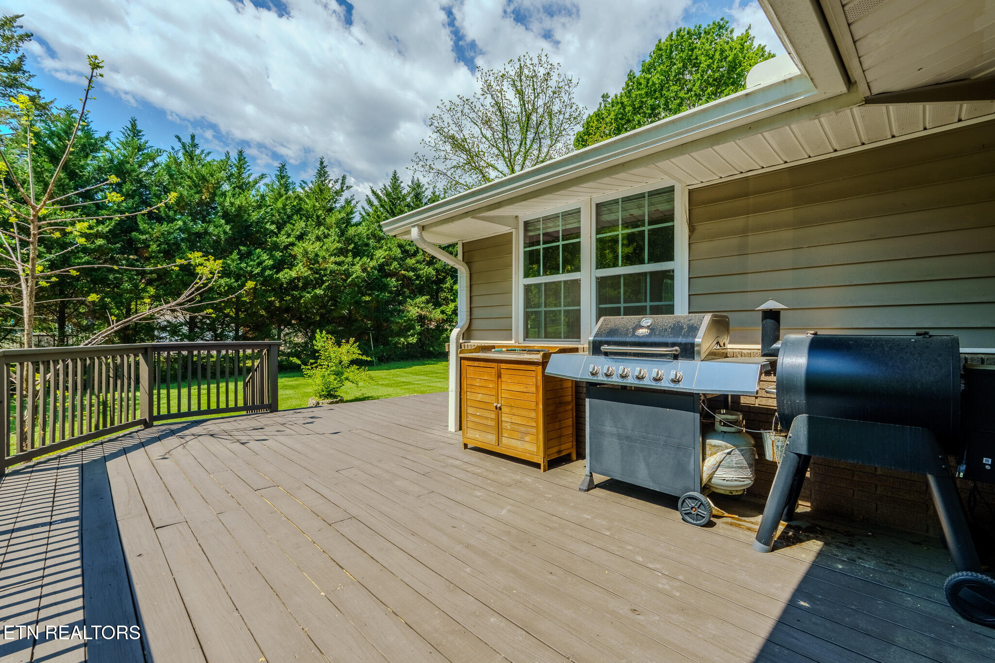 805 Wesley Road Northwest Knoxville, TN 37909 - Photo 32 of 32 805 Wesley Road-Left Deck Photo