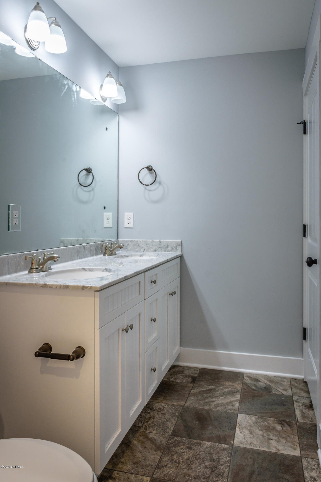 505 Perth Court Hubert, NC 28539 - Photo 26 of 42 Hall Bath
