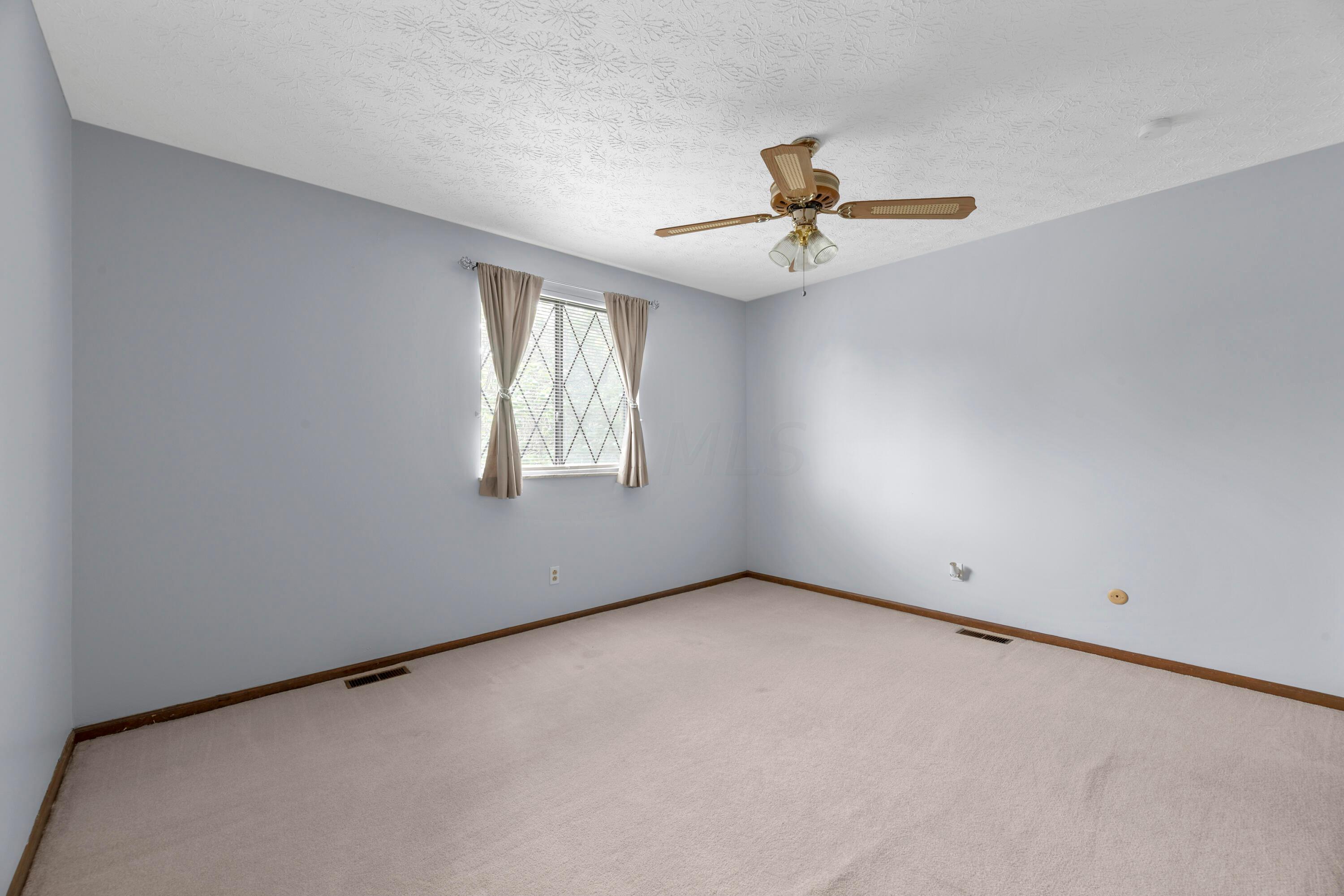 7719 Strathmoore Road Dublin, OH 43016 - Photo 25 of 41 MAR_8601