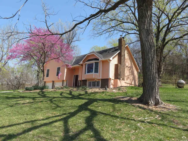 $460,000 | 24243 Sandusky Road, Tonganoxie, KS 66086