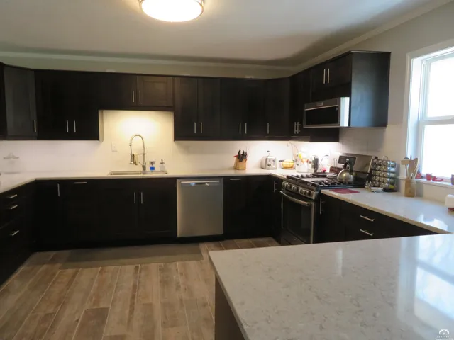 $460,000 | 24243 Sandusky Road, Tonganoxie, KS 66086