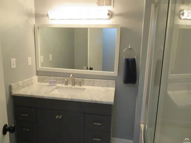 $460,000 | 24243 Sandusky Road, Tonganoxie, KS 66086