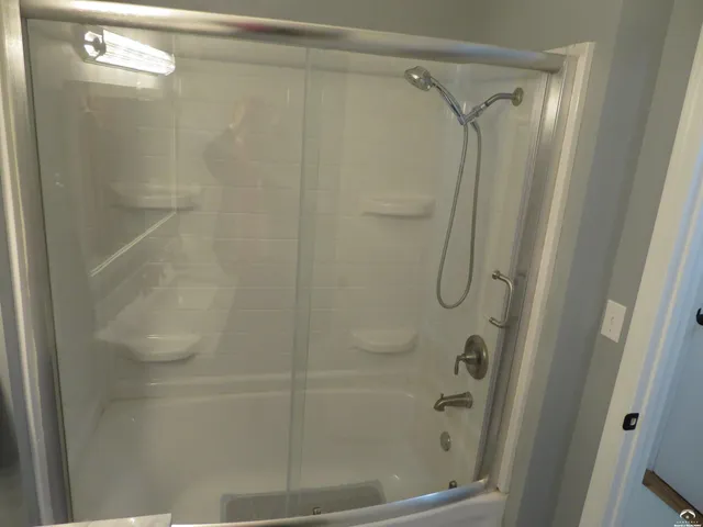 $460,000 | 24243 Sandusky Road, Tonganoxie, KS 66086