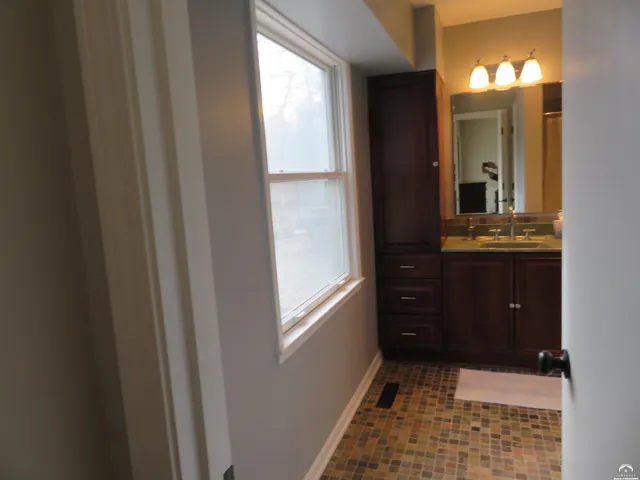 $460,000 | 24243 Sandusky Road, Tonganoxie, KS 66086