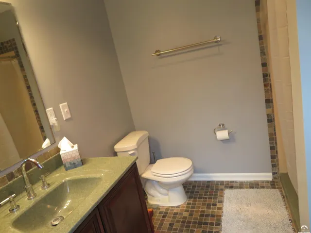 $460,000 | 24243 Sandusky Road, Tonganoxie, KS 66086