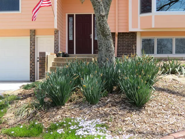 $460,000 | 24243 Sandusky Road, Tonganoxie, KS 66086