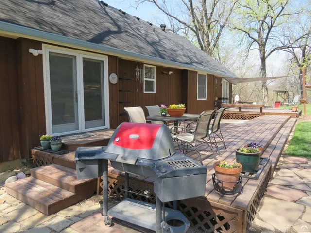 $460,000 | 24243 Sandusky Road, Tonganoxie, KS 66086