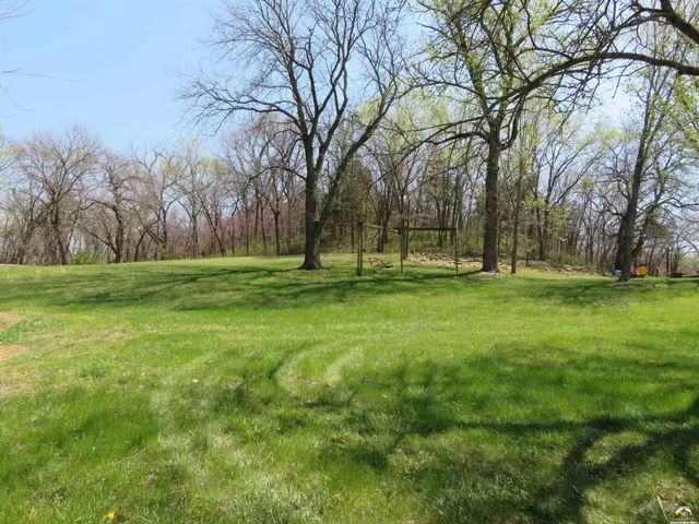 $460,000 | 24243 Sandusky Road, Tonganoxie, KS 66086