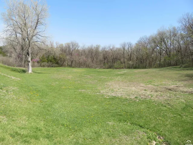 $460,000 | 24243 Sandusky Road, Tonganoxie, KS 66086