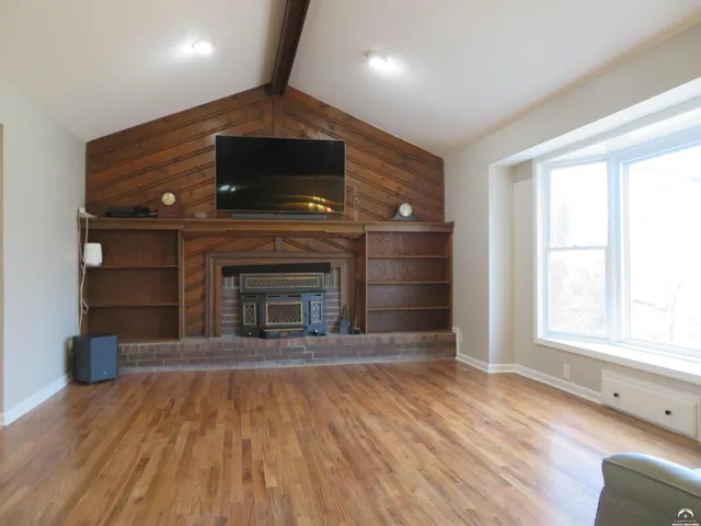 $460,000 | 24243 Sandusky Road, Tonganoxie, KS 66086