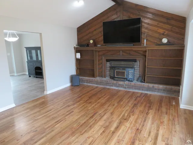 $460,000 | 24243 Sandusky Road, Tonganoxie, KS 66086