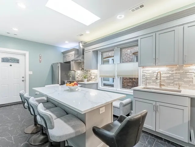 $725,000 | 5330 West Drummond Place, Chicago, IL 60639