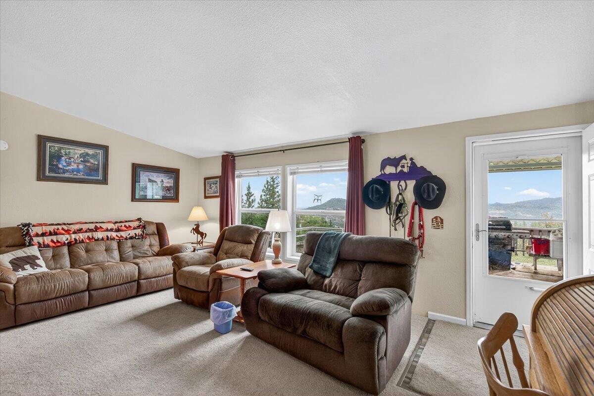483 Wren Ridge Drive Eagle Point, OR 97524 - Photo 4 of 34 07-7