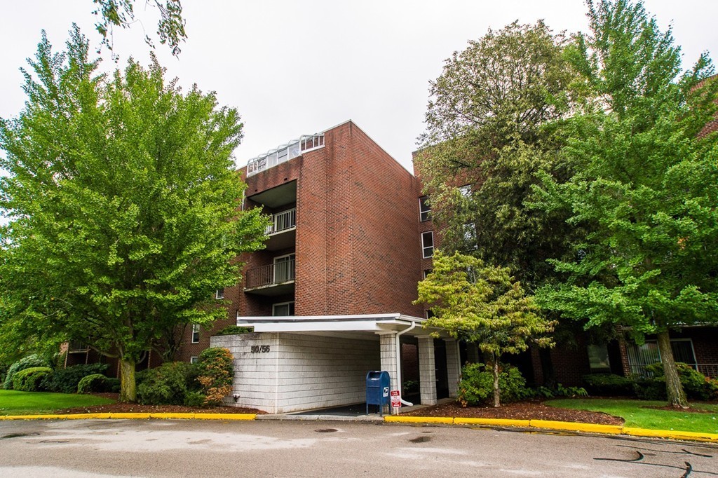 50-56 Broadlawn Park, Unit 221 Boston, MA 02467 - Photo 1 of 7