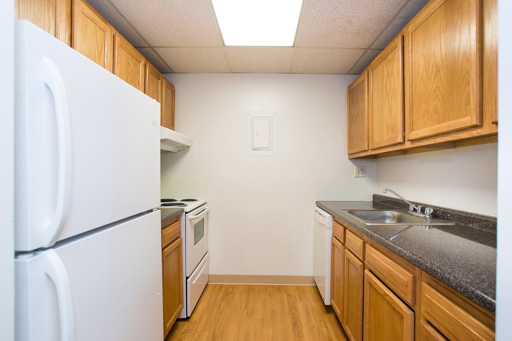 50-56 Broadlawn Park, Unit 221 Boston, MA 02467 - Photo 2 of 7