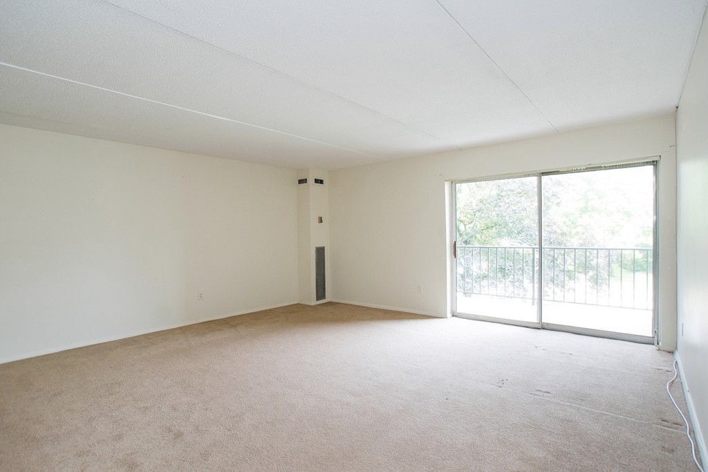50-56 Broadlawn Park, Unit 221 Boston, MA 02467 - Photo 5 of 7