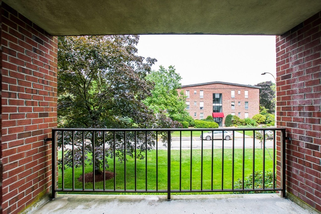 50-56 Broadlawn Park, Unit 221 Boston, MA 02467 - Photo 6 of 7