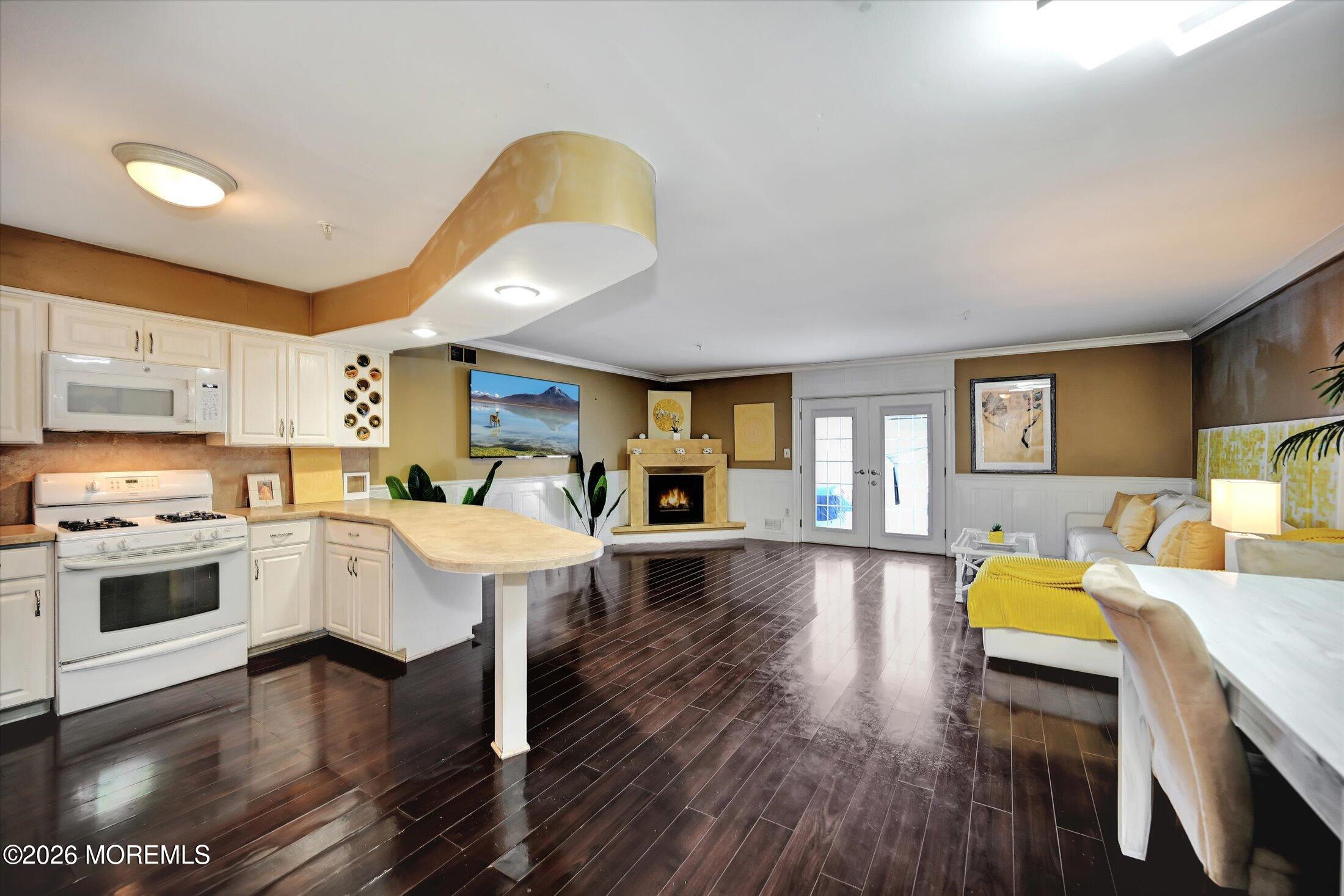 75 Washington Street Long Branch, NJ 07740 - Photo 6 of 25 09-Kitchen to Family Room