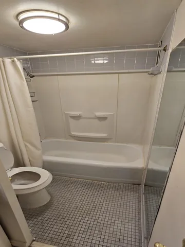 $1,100 | 1271 Poplar Avenue, Unit 906, Memphis, TN 38104