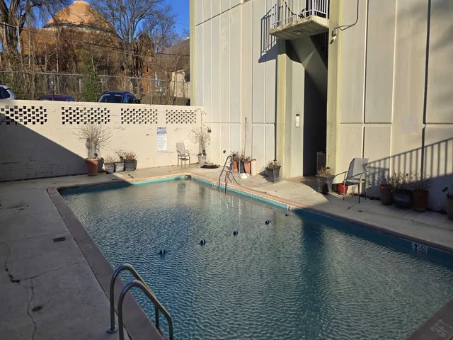 $1,100 | 1271 Poplar Avenue, Unit 906, Memphis, TN 38104