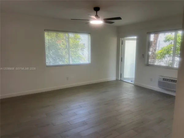 $1,800 | 415 76th Street, Unit 8, Miami Beach, FL 33141