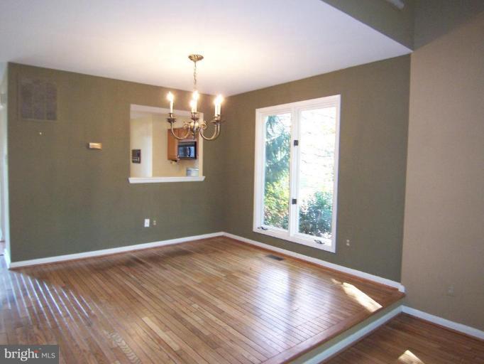 11620 Chapel Cross Way Reston, VA 20194 - Photo 4 of 15 Dining Room