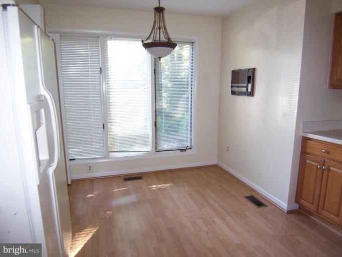 11620 Chapel Cross Way Reston, VA 20194 - Photo 6 of 15 Breakfast Area