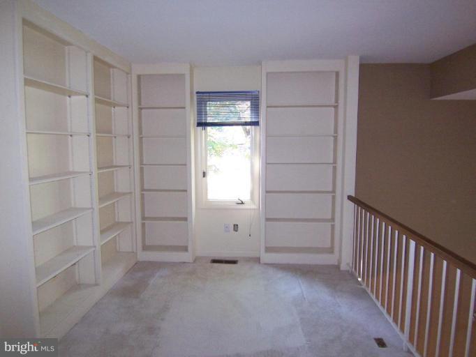 11620 Chapel Cross Way Reston, VA 20194 - Photo 10 of 15 Loft
