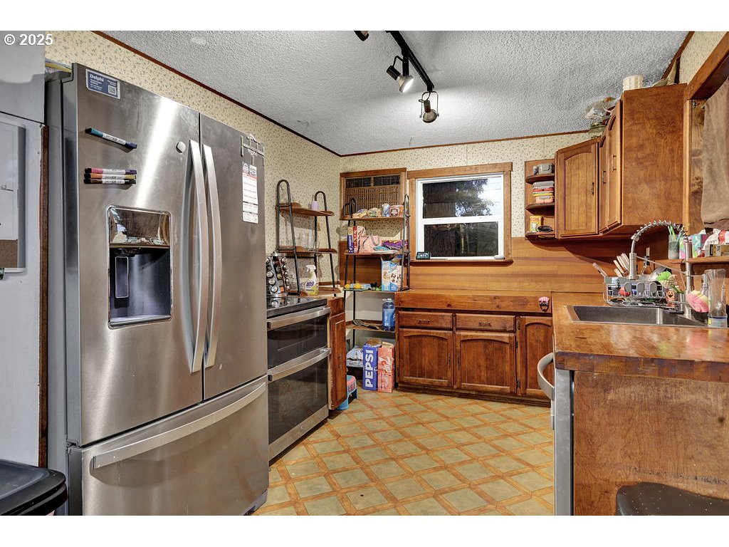 154 37th Street Springfield, OR 97478 - Photo 13 of 32