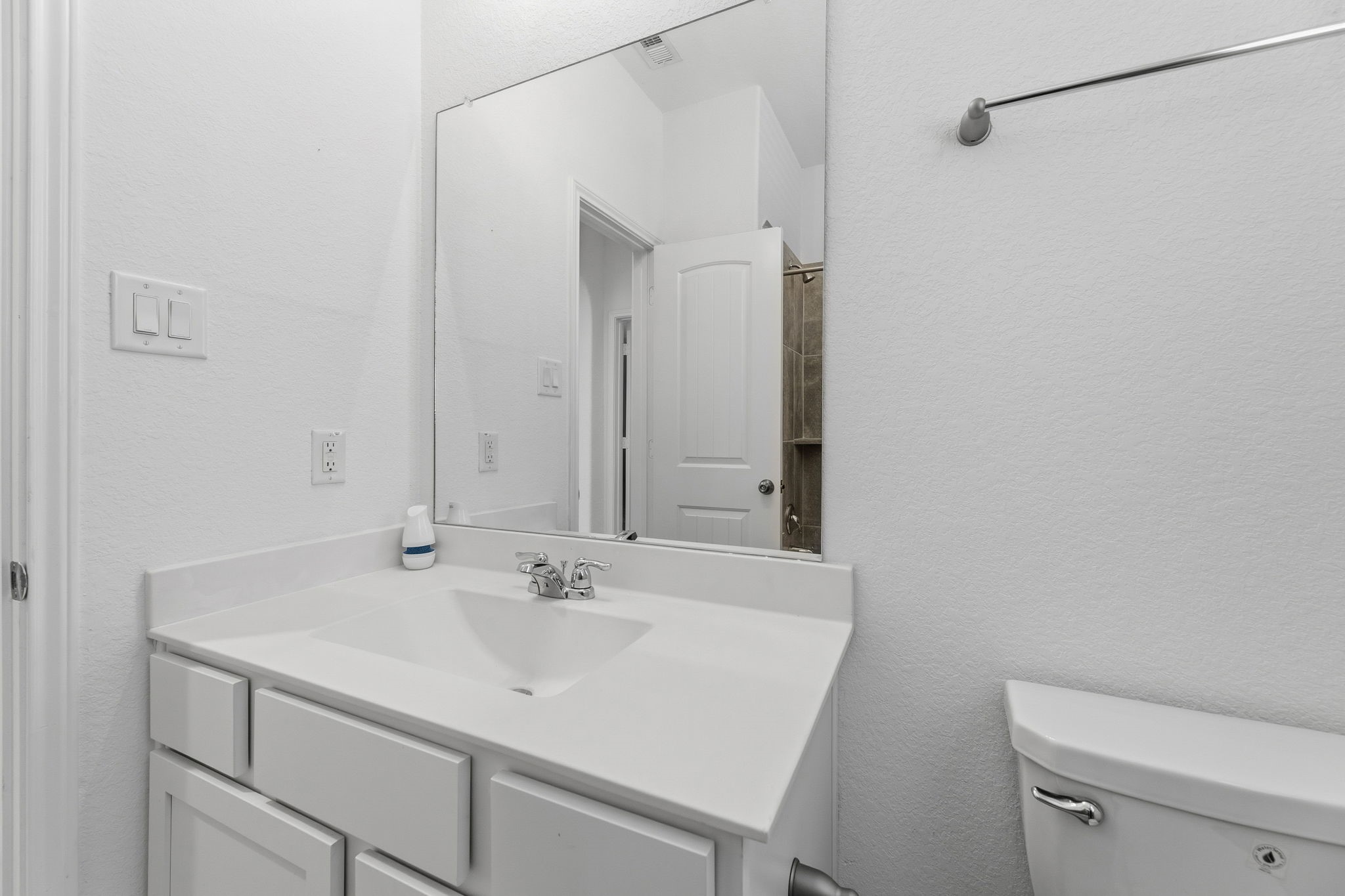17515 Harbourfront Road Humble, TX 77346 - Photo 27 of 36 Tiled Secondary Bathroom Shower